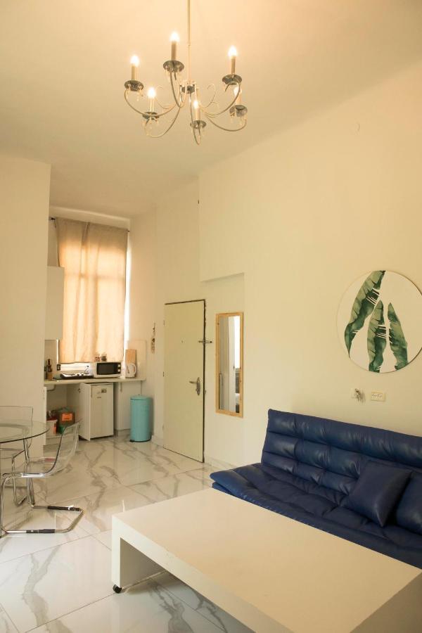 Bauhaus Stylish Apartments - By Bookiz Tel Aviv Exterior foto