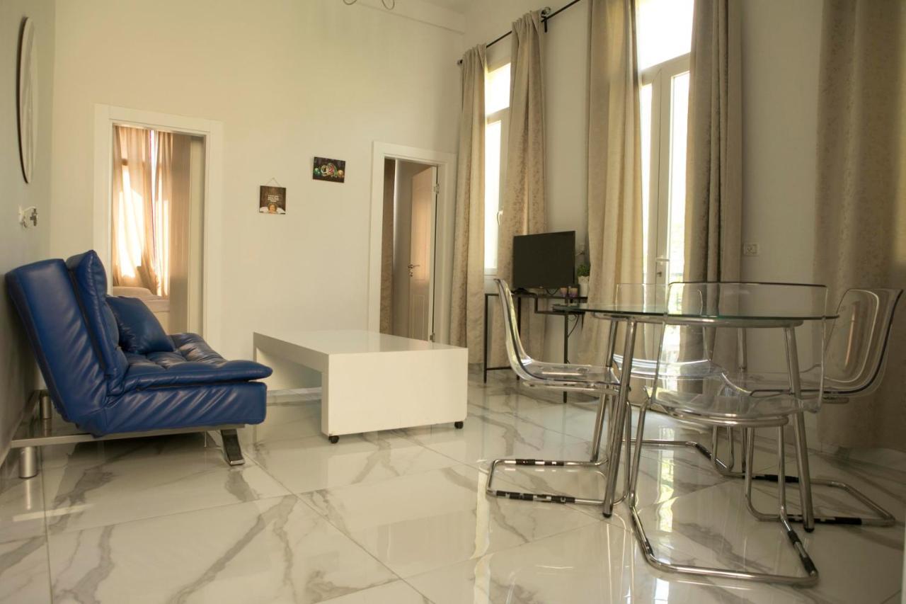 Bauhaus Stylish Apartments - By Bookiz Tel Aviv Exterior foto